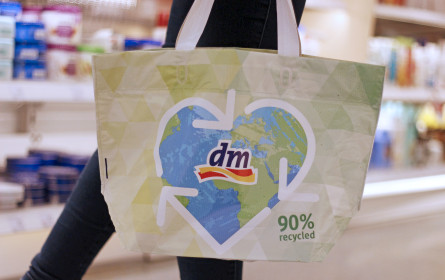 dm ersetzt Einweg-Plastiksackerl