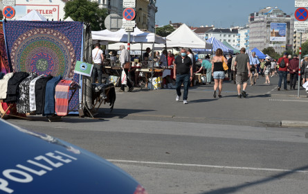 Flohmarkt beim Wiener Naschmarkt zurückgekehrt