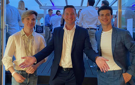 Wirtschaftliches Zusammenrücken trotz Babyelefant