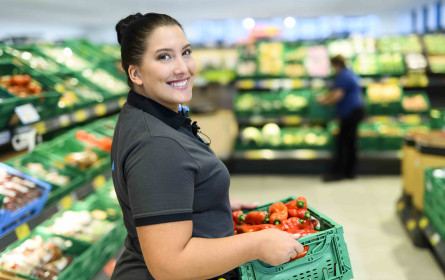 „Equal Pay Day“: Frauenpower statt Lohnschere bei Hofer