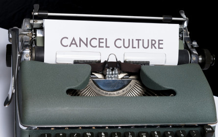 Drei von zehn Österreichern haben schon einmal eine Marke aufgrund eines Skandals boykottiert