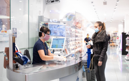 dm setzt weitere Maßnahmen zum Abstandhalten