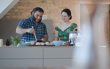 Patrik Baboumian und Upfield engagieren sich für „A Better Plant-Based Future“