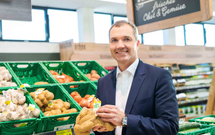 Hofer stellt im Bereich Obst & Gemüse auf recyceltes PET um