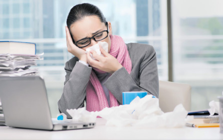 Krank im Büro: Nur 38% bleiben daheim