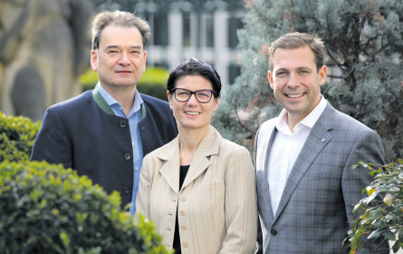 Fossiler Turm steht stark unter Strom