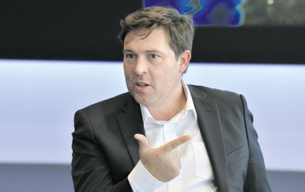 Die ZiB, aufgestellt wie eine Fußballmannschaft