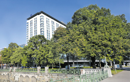 Klassizistisch inspiriert