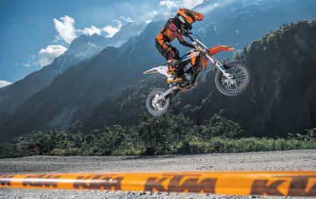 Pierer stockt bei Leoni auf