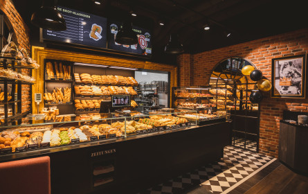 Bäckerei DerMann kooperiert mit neuem Nachbarn Gurkerl.at