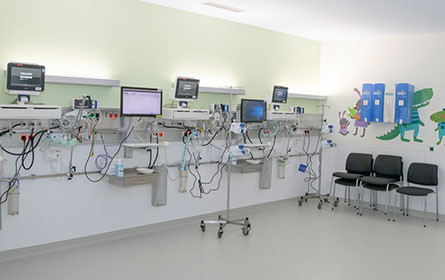 Hinweg mit Staub und Lärm