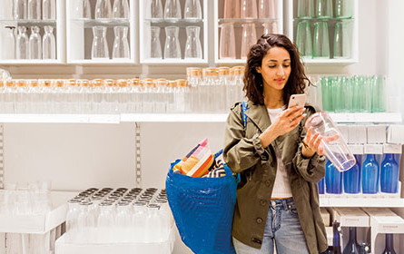 Ikea führt neue App-Funktion „Scan & Pay“ ein