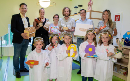 Der Natur auf der Spur: Woerle übergibt Minilabor an junge Spürnasen