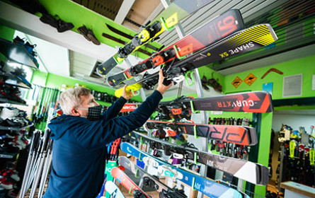 karriere.at-Arbeitsmarktreport: Der Handel sucht händeringend nach Fachkräften