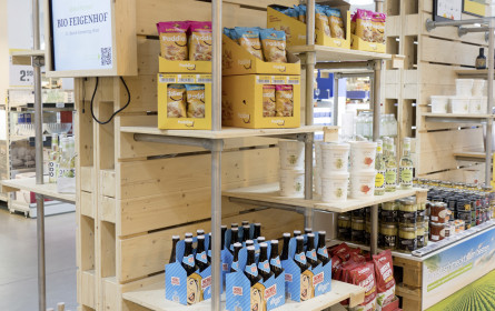 Regionales "AbHof"-Regal nun in fünf Metro-Großmärkten