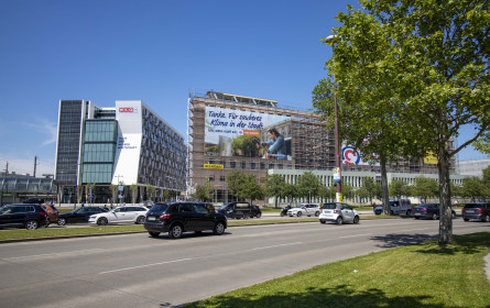 Megaboard und Wien Energie regen Autofahrer zum Umdenken an