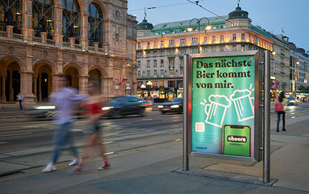 Gewista inszeniert für cheers die innovativste Form des Drink-Spendierens