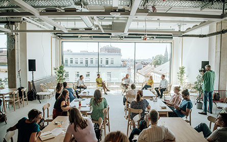 Urbanes Shoppingkonzept im nachhaltigen Ambiente