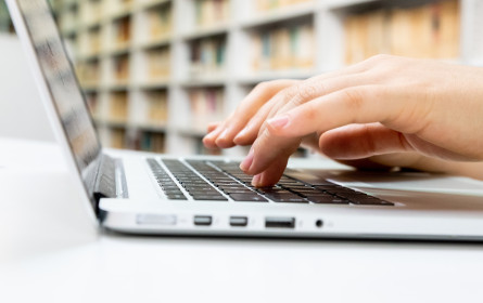 Mädchen empfinden Hassreden im Internet stärker als Burschen