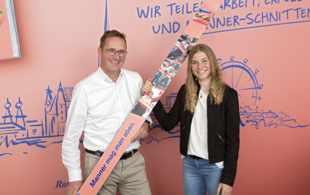 Skispringerin Sara Marita Kramer springt mit Manner-Helm über die Schanzen der Welt