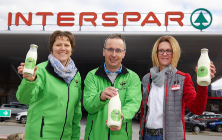 Interspar Weiz: Frische Milch zum Selbstabfüllen