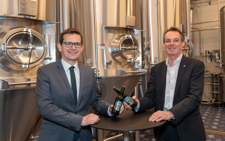 20 Paletten alkoholfreie Erfrischung für das Rote Kreuz