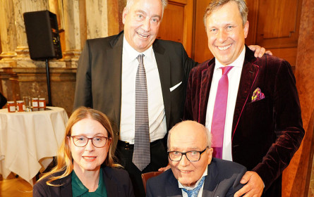 Staud erhält Goldenes Ehrenzeichen