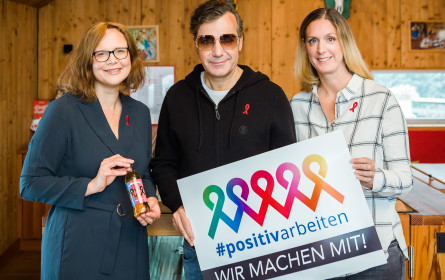Almdudler gestaltet „Limited Edition“für AidsHilfe Initiative #positivarbeiten