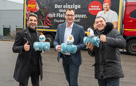 Penny übergibt 5.000 Kuscheldecken an Bündnis Kinderschutz und ÖRK