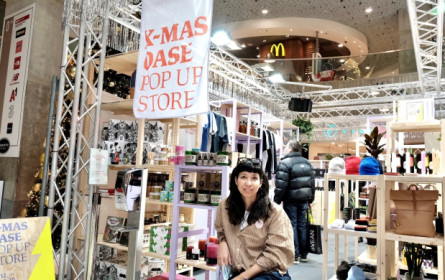 X-Mase Oase  poppt in Wien Mitte The Mall auf