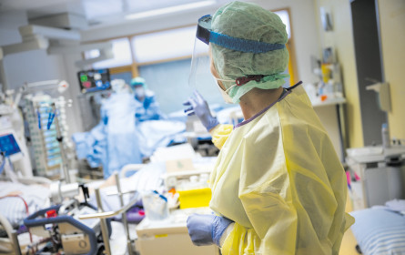 Covid-19 trifft die Spitäler doppelt