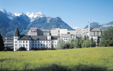 Milka wird 120 und stellt Zärtlichkeit ins Zentrum