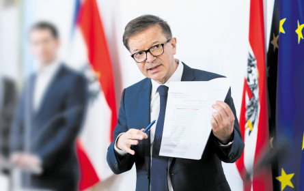 Mehr Impfdosen, aber viele offene Fragen