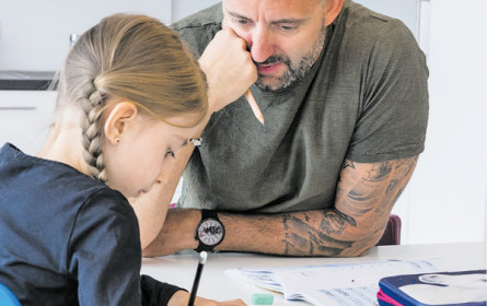 Pro Gleichberechtigung: „Zuhause mit Papa”