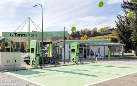 Doppler Gruppe eröffnet E-Tankstelle