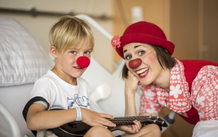 Intersport spendet an Clowndoctors: 8.176 Euro für leuchtende Kinderaugen