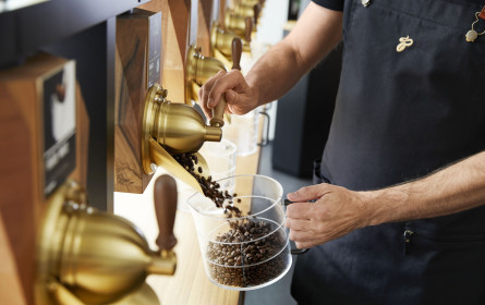 Bereits in über 100 Filialen: Tchibo setzt auf Kaffeegenuss ohne Verpackung