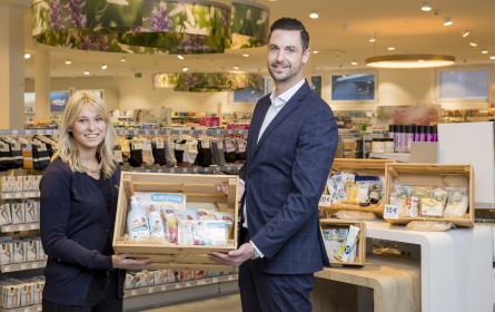 dm drogerie Markt GmbH dm leistet logistische Unterstützung bei der Flüchtlingshilfe