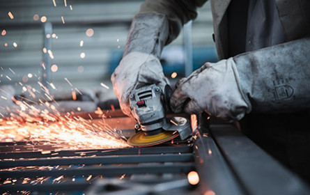 Vorsichtig abwartend