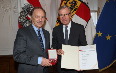 Ehemaliger dm-Geschäftsführer erhält Ehrenzeichen des Landes Salzburg