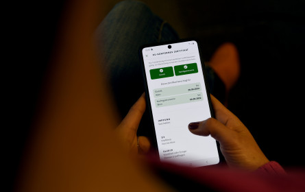 "Man scrollt und scrollt" – was macht exzessiver News-Konsum mit uns?
