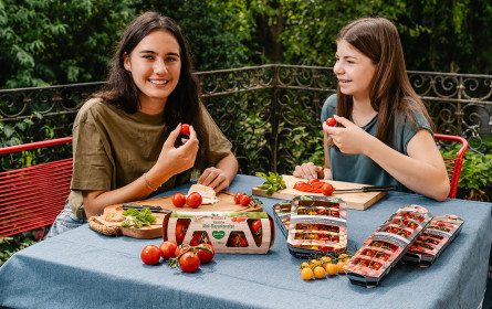 Neue Tomatenernte bei Spar im plastikfreien Kleid