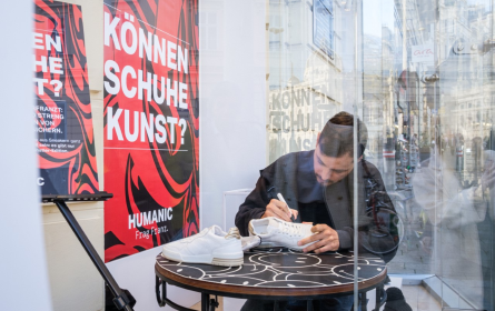 Humanic starttet Kunstevents im Schaufenster mit Fresh Max
