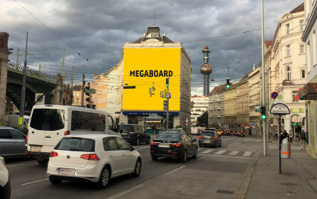 Megaboard fällt am Währinger Gürtel auf
