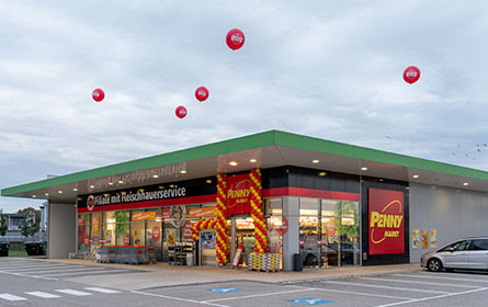 Shell und Rewe Group errichten Ladeinfrastruktur vor Supermärkten in Österreich