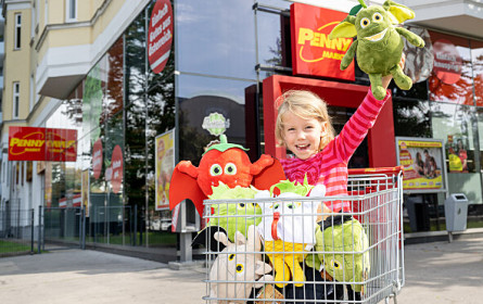 Penny spendet kuschelige Begleiter für Kinder in Not
