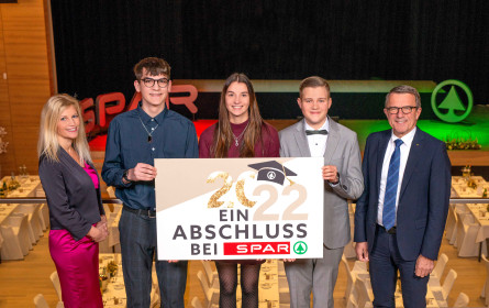 Spar feiert über 200 Absolventen