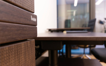 Historisches Parlamentsgebäude eröffnet mit PEFC-zertifizierter Büroausstattung von Bene