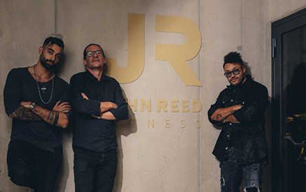 Follow Austria für John Reed