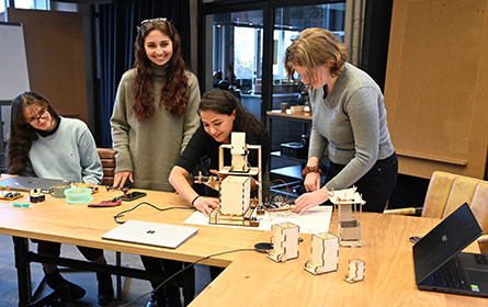 Die Technik, die Digitalisierung – alle weiblich